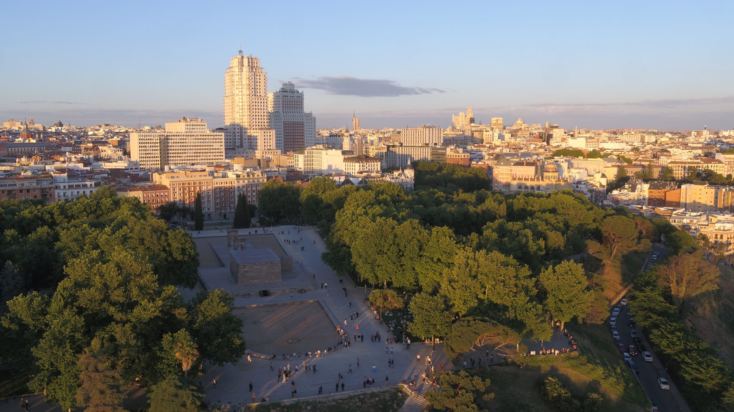 Volar drones en Madrid con coordinación y permisos en entorno urbano