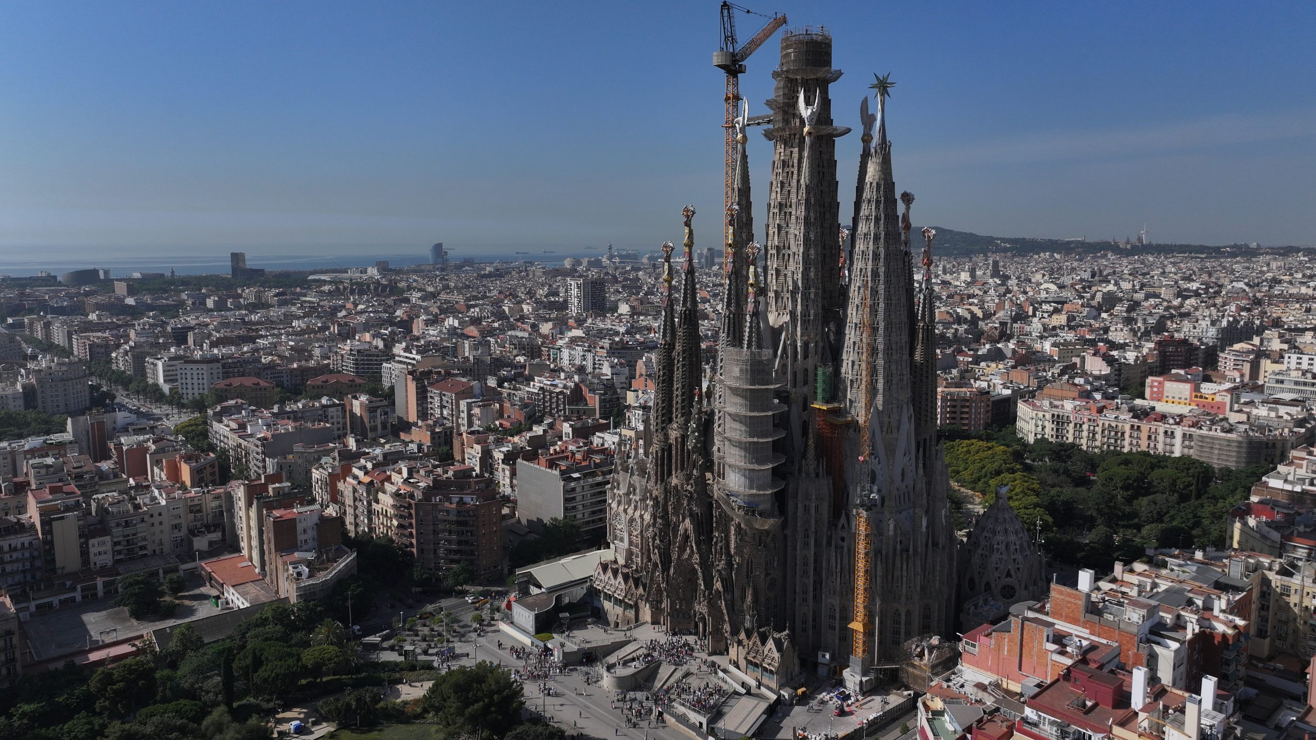 Volar drones en Barcelona con coordinación y permisos en entorno urbano