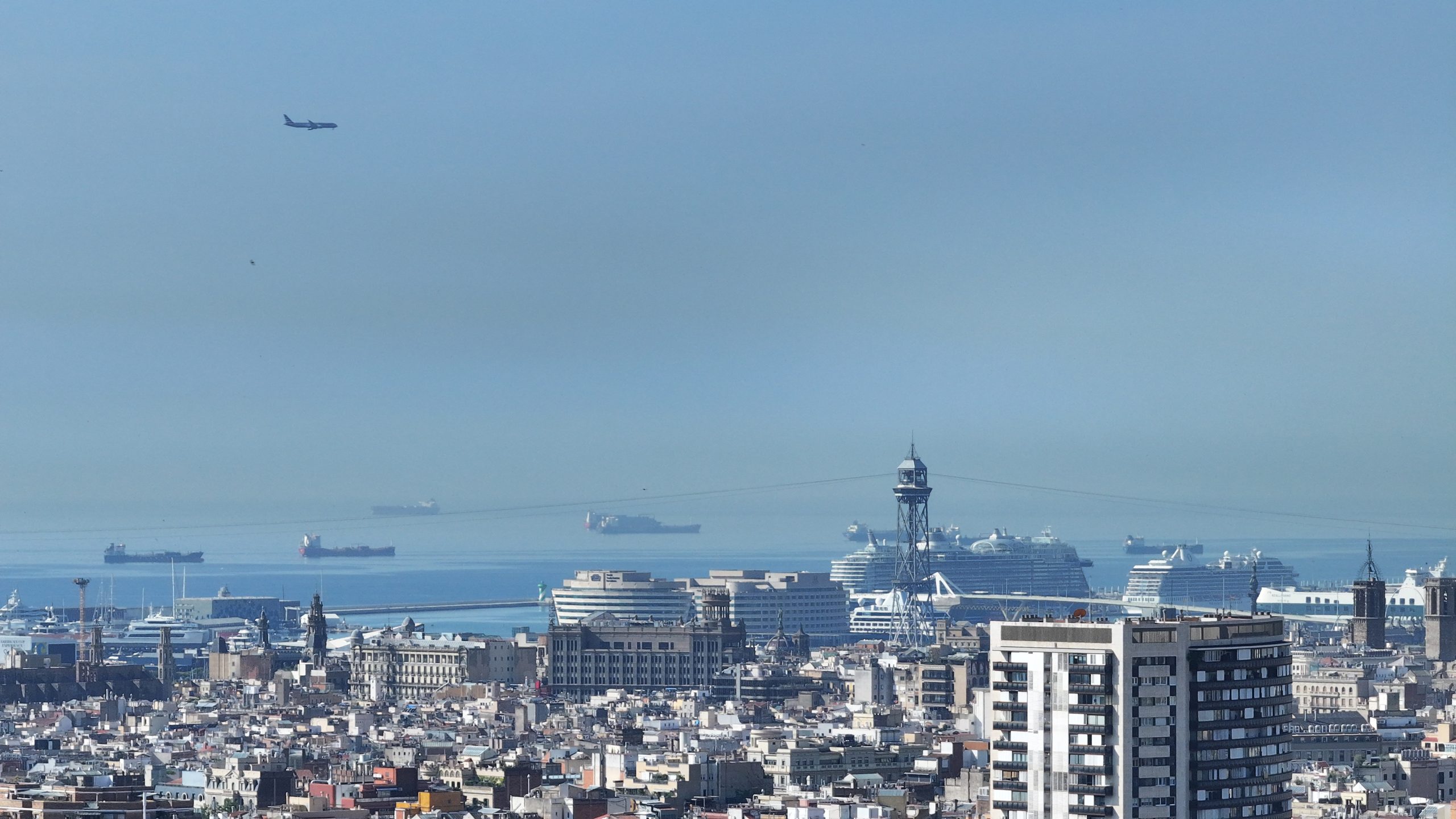 Volar drones en Barcelona con coordinación y permisos en entorno urbano