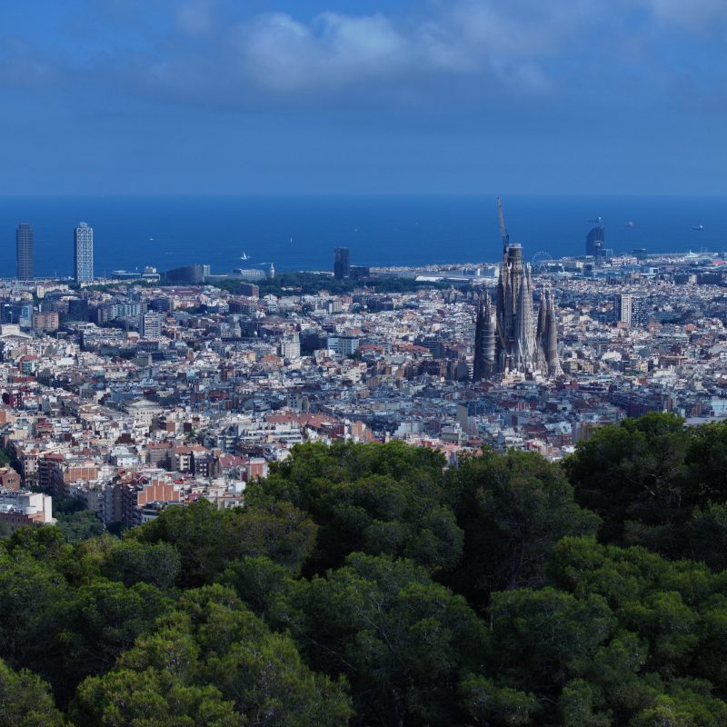 Volar drones en Barcelona con coordinación y permisos en entorno urbano