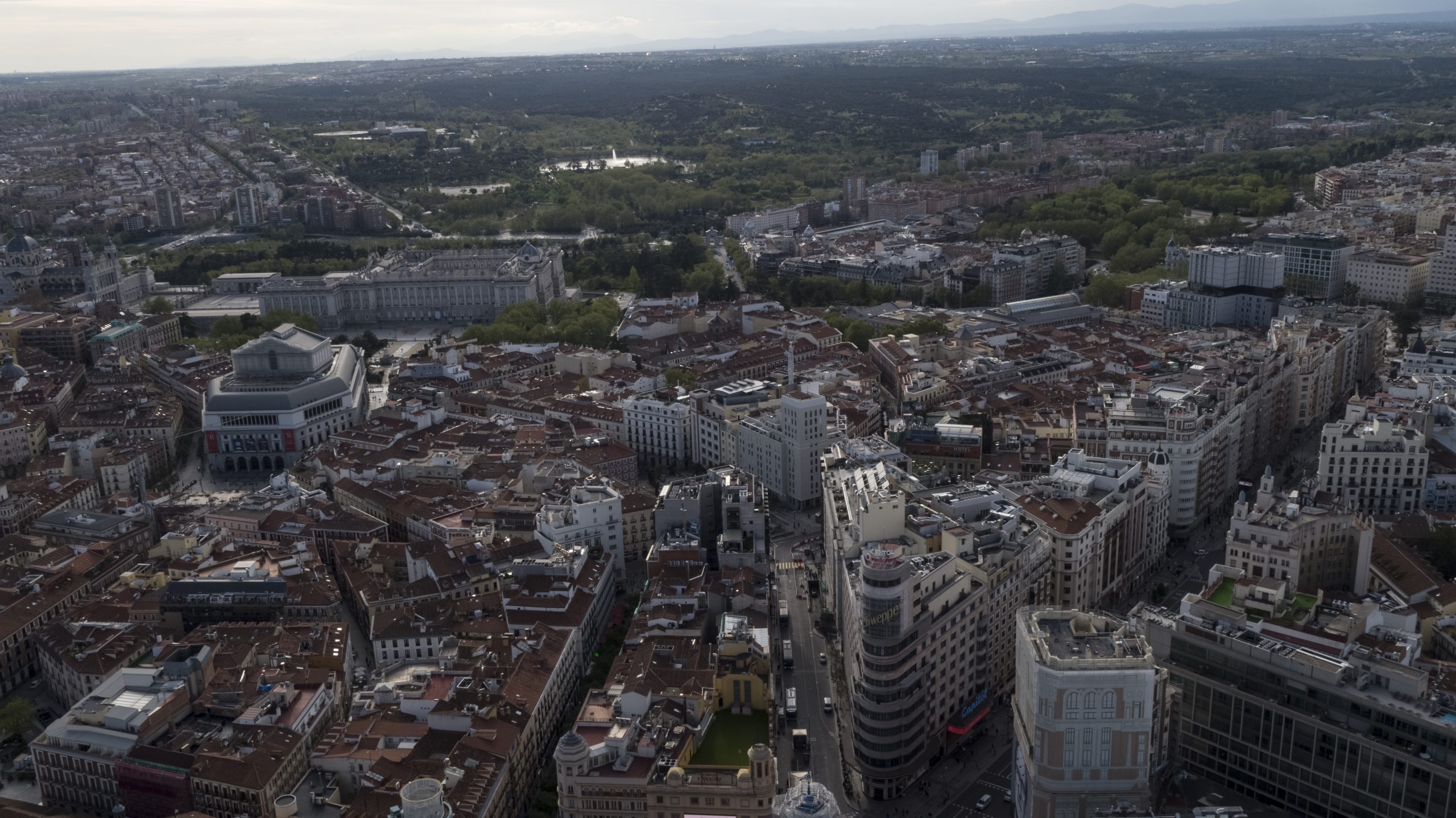 Volar drones en Madrid con coordinación y permisos en entorno urbano